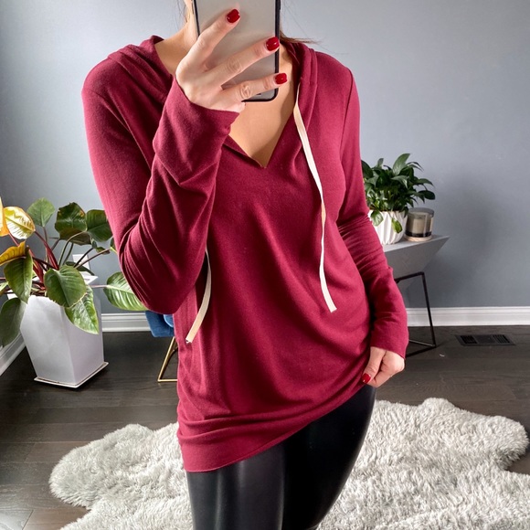 bydonnywu Tops - ◾️JEANIE V-Neck hoodie knit Maroon